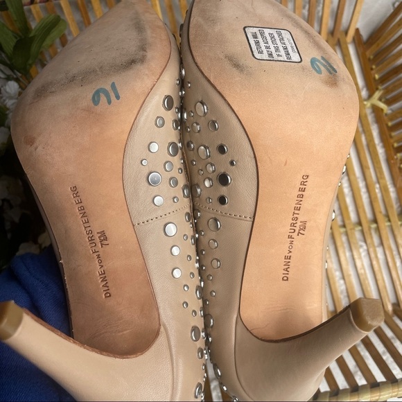 Diana Von Furstenberg Nude Silver Studded Heels sz 7.5 - Picture 9 of 10